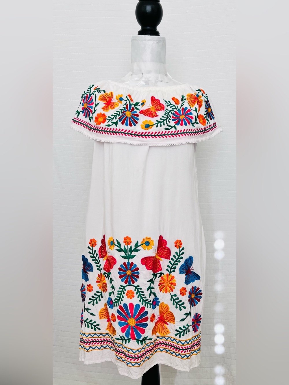 Radhe Off-the-Shoulder Embroidered White Mexican Dress Sz 46/XL
